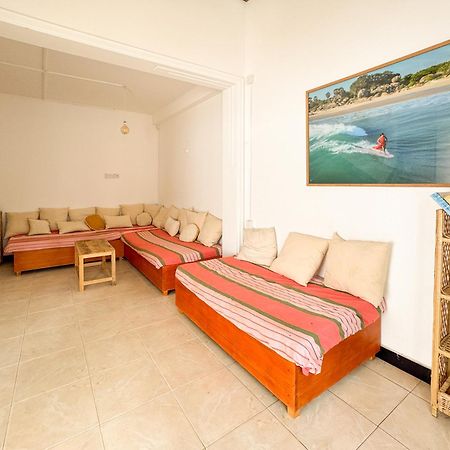 Lucky'S Surf Camp Bed & Breakfast Weligama Luaran gambar