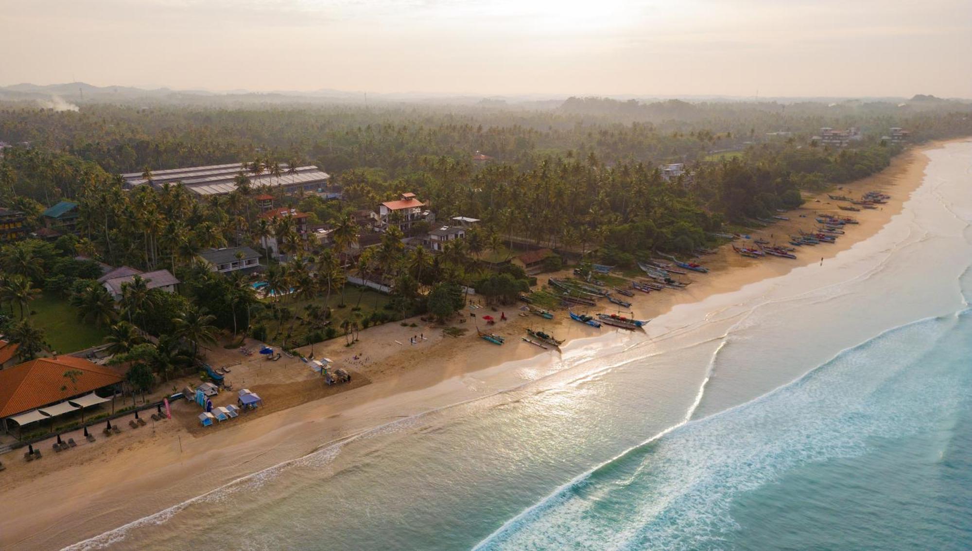 Lucky'S Surf Camp Bed & Breakfast Weligama Luaran gambar