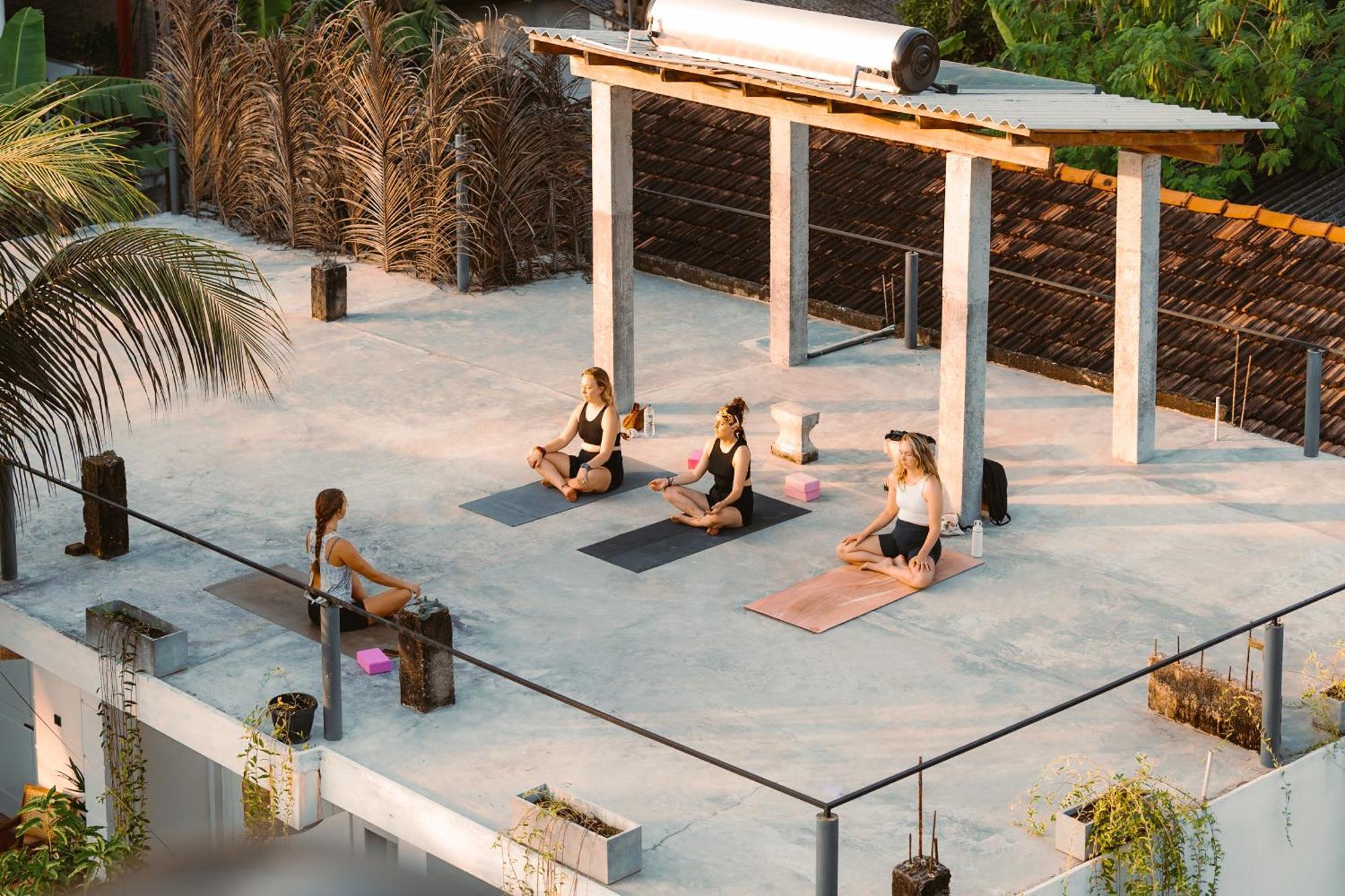 Lucky'S Surf Camp Bed & Breakfast Weligama Luaran gambar
