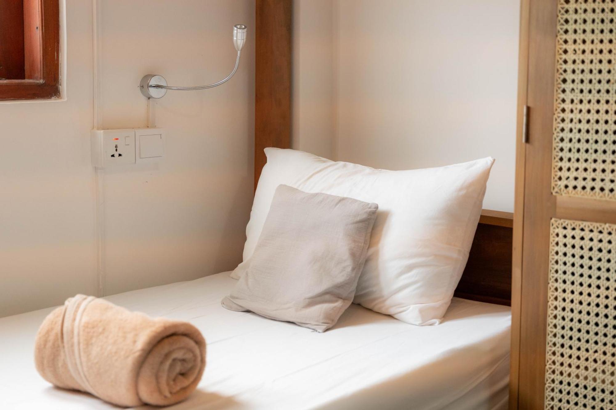 Lucky'S Surf Camp Bed & Breakfast Weligama Luaran gambar