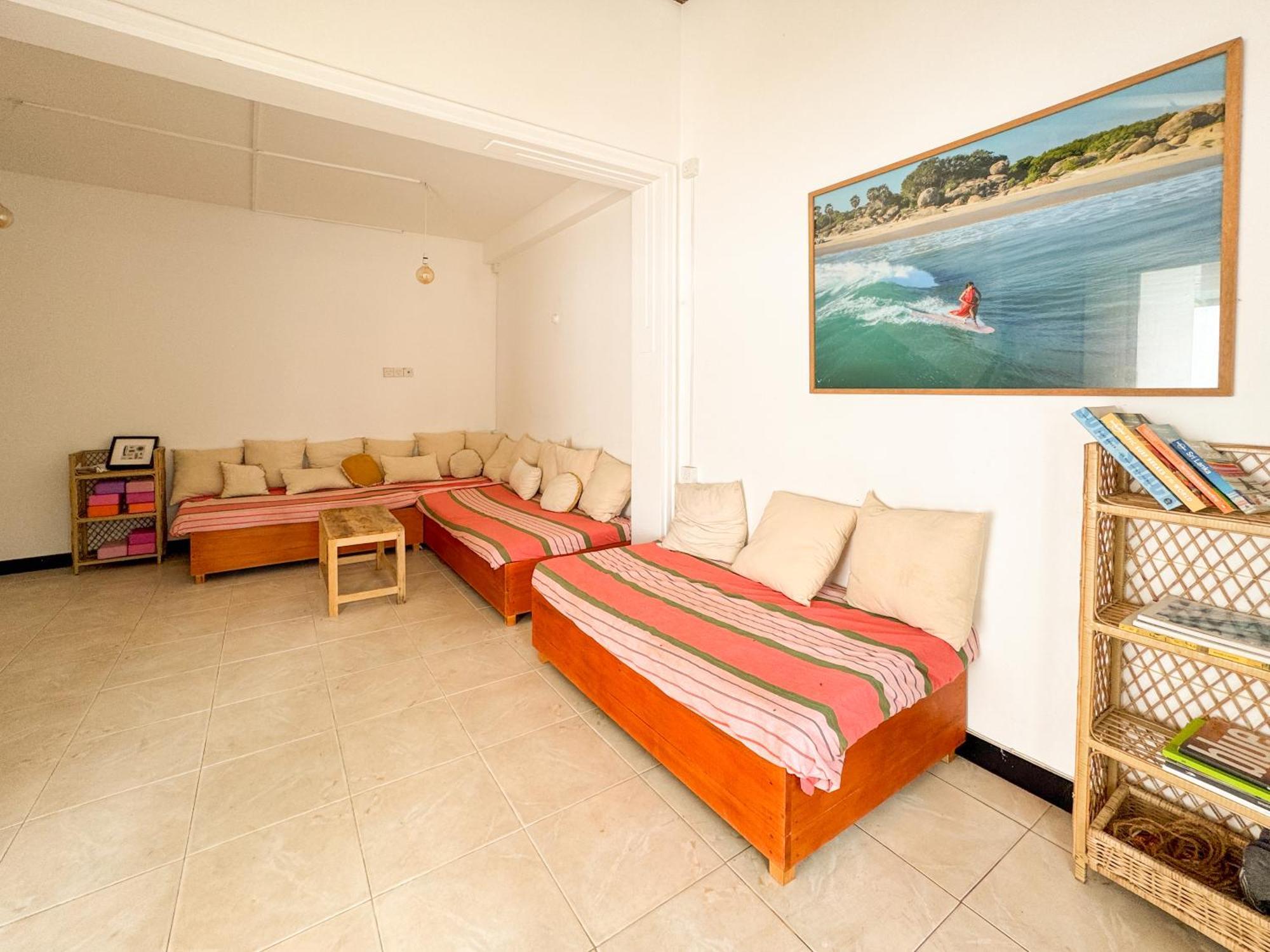 Lucky'S Surf Camp Bed & Breakfast Weligama Luaran gambar