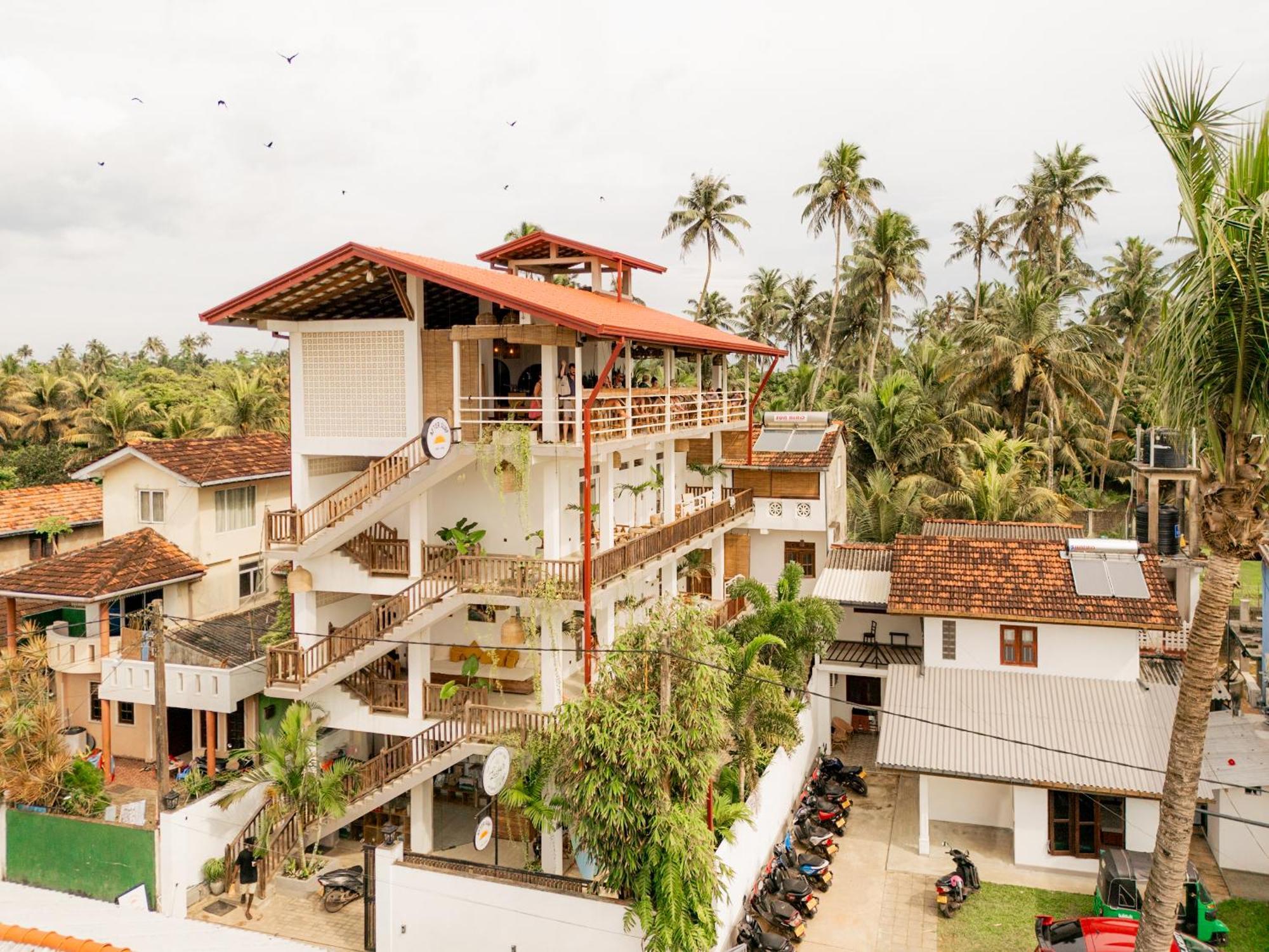 Lucky'S Surf Camp Bed & Breakfast Weligama Luaran gambar
